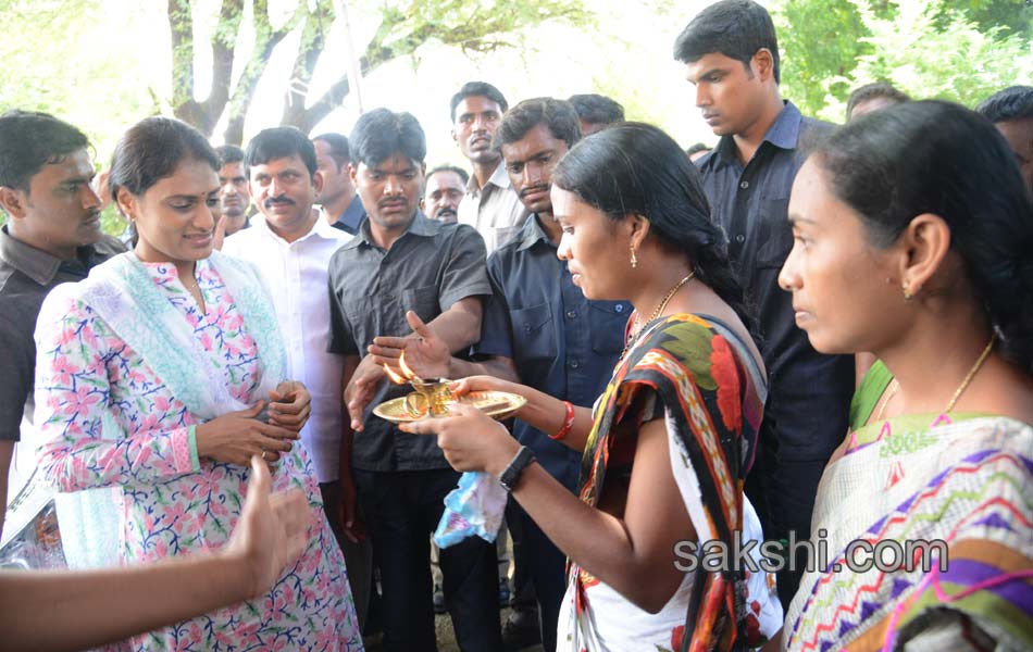 YS Sharmila Paramarsha Yatra in KareemNagar District  Day 212