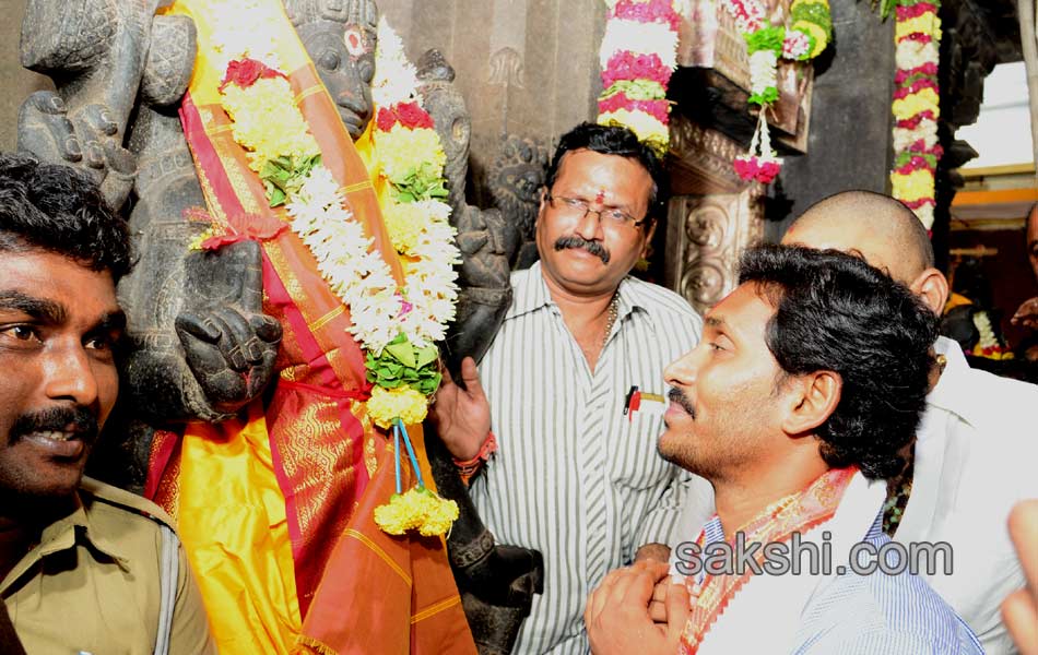 ys jaganmohan reddy in vijayawada kanaka durgamma temple - Sakshi8