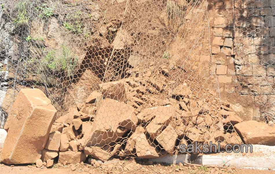 Landslides collapsed in Tirumala7