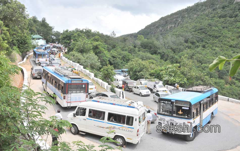 Landslides collapsed in Tirumala9