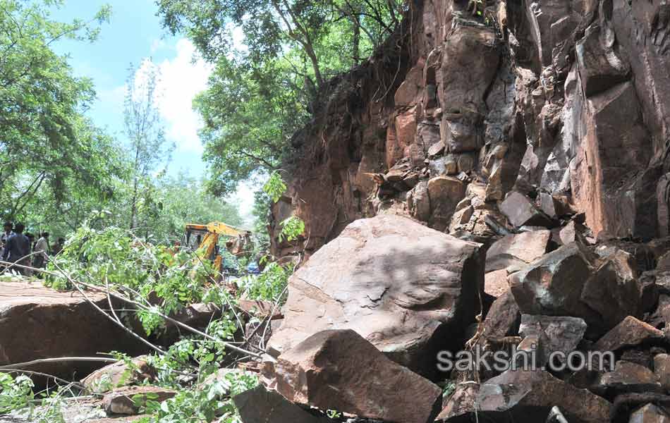 Landslides collapsed in Tirumala11