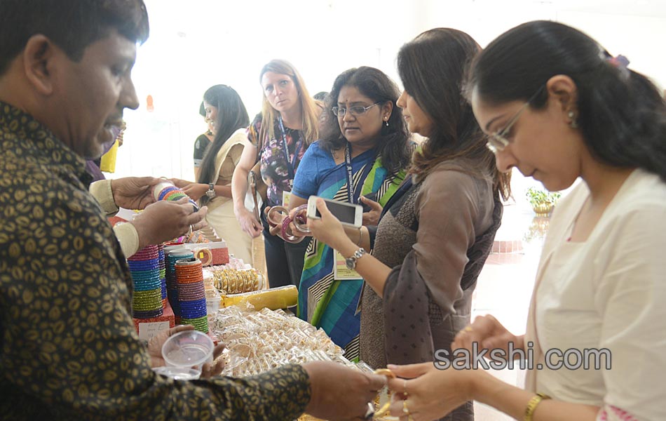 Police Shopping - Sakshi3