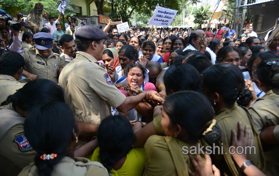 asha workers arrest in rtc cross roads4