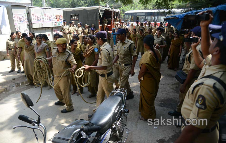 asha workers arrest in rtc cross roads10