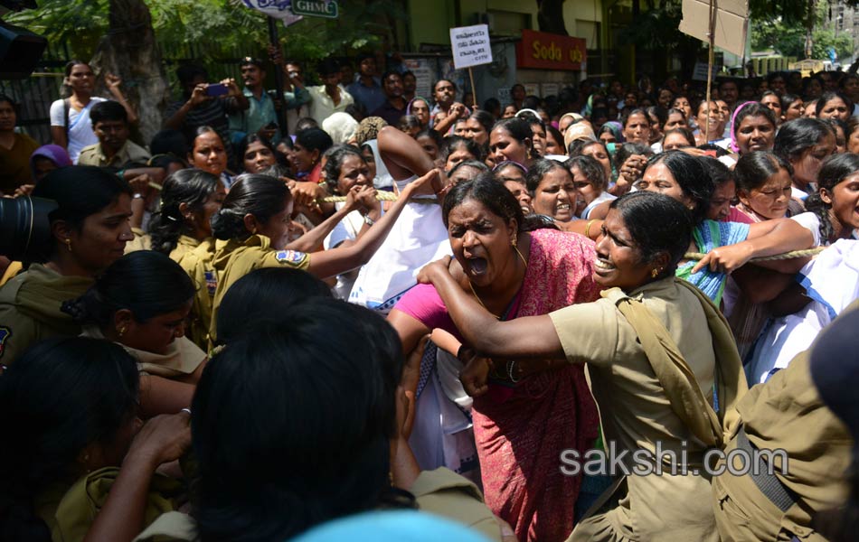 asha workers arrest in rtc cross roads20