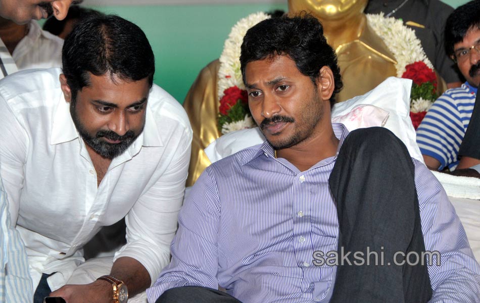 ys jagan mohan reddy indefinite hunger - Sakshi12