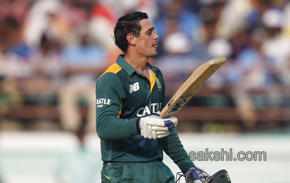 Morkels twin strikes give South Africa edge10