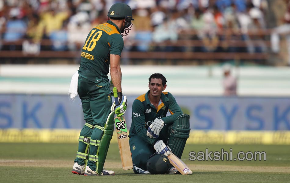 Morkels twin strikes give South Africa edge11