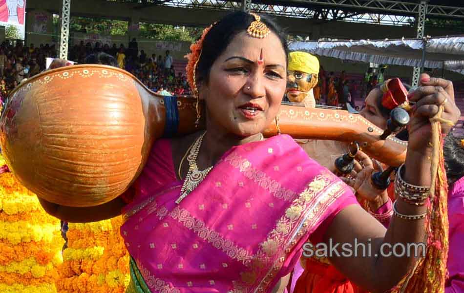 bathukamma rally from lb stadium to tankbund13