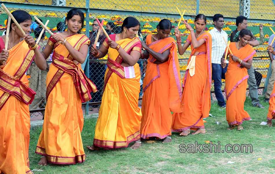 bathukamma rally from lb stadium to tankbund18