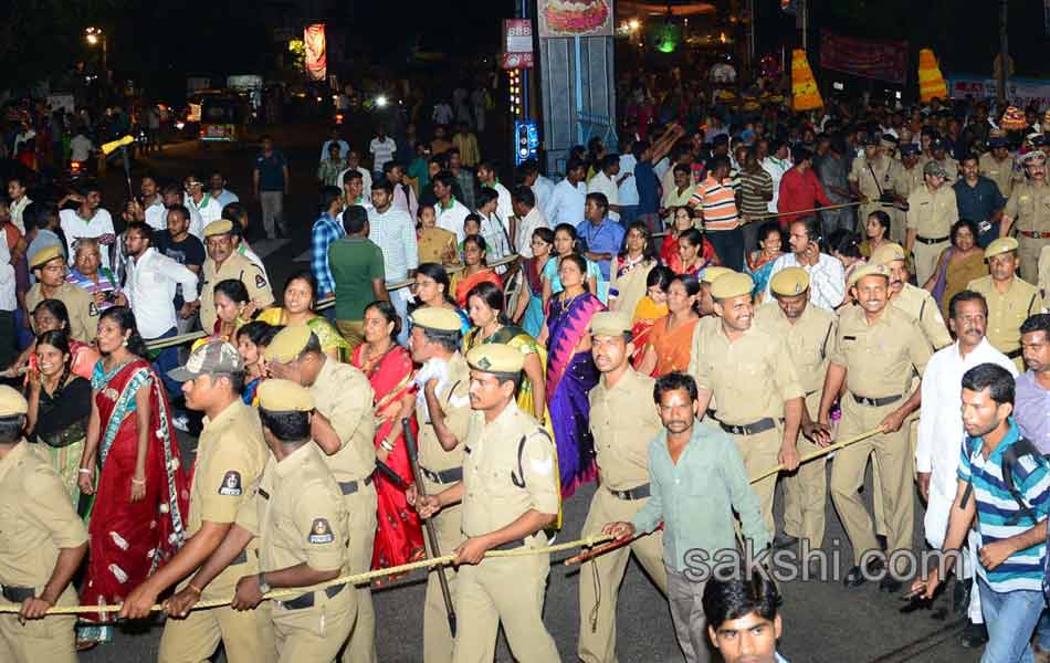 bathukamma rally from lb stadium to tankbund6