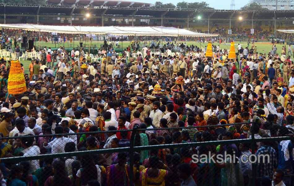 bathukamma rally from lb stadium to tankbund11