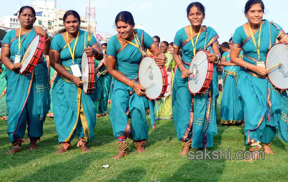 bathukamma rally from lb stadium to tankbund34