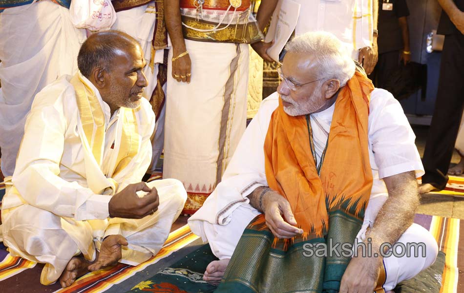 narendra modi balaji darshan - Sakshi5