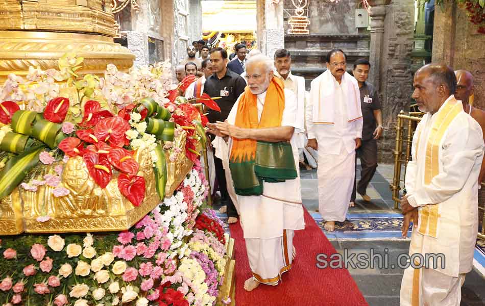 narendra modi balaji darshan - Sakshi13