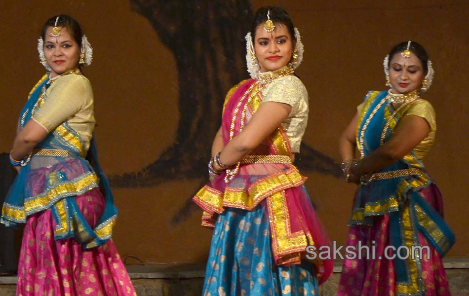 Kuchipudi dancer12