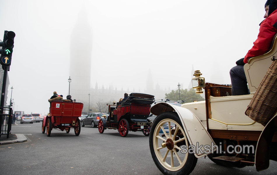 Vintage cars are driven through Westminster8