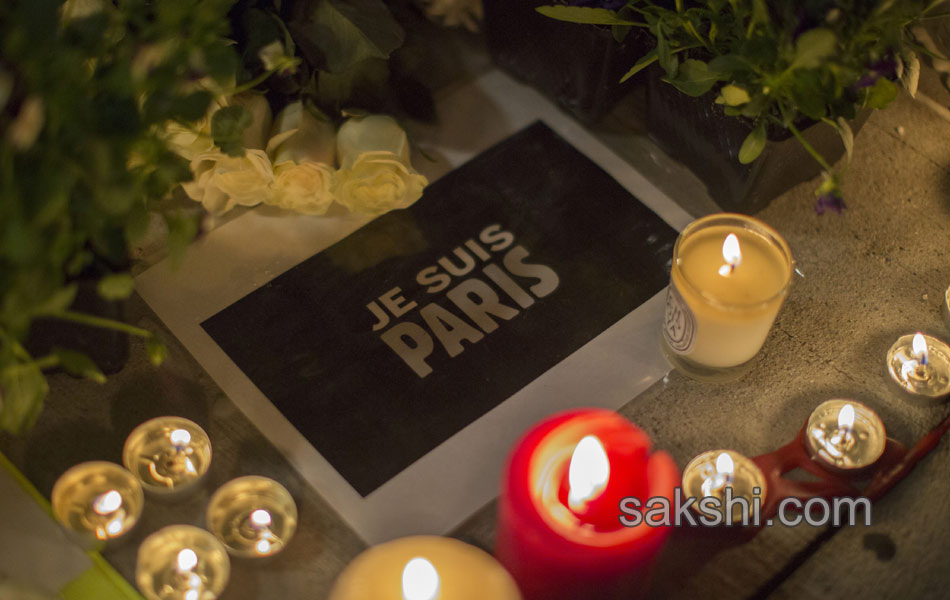 paris terror attacks people paying tribute3