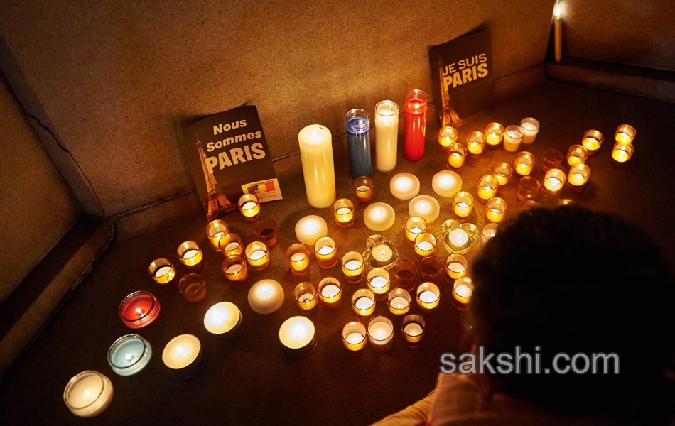 paris terror attacks people paying tribute14