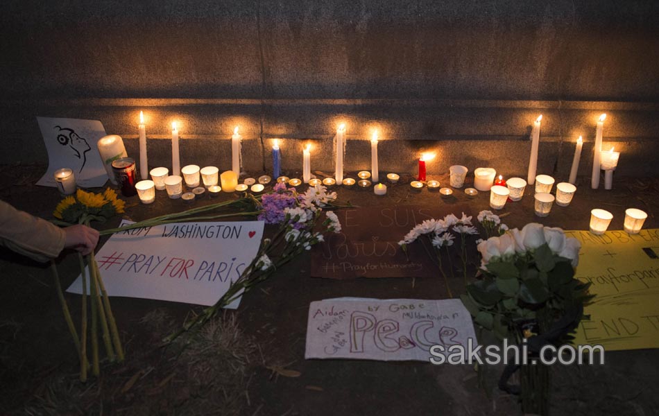 paris terror attacks people paying tribute17