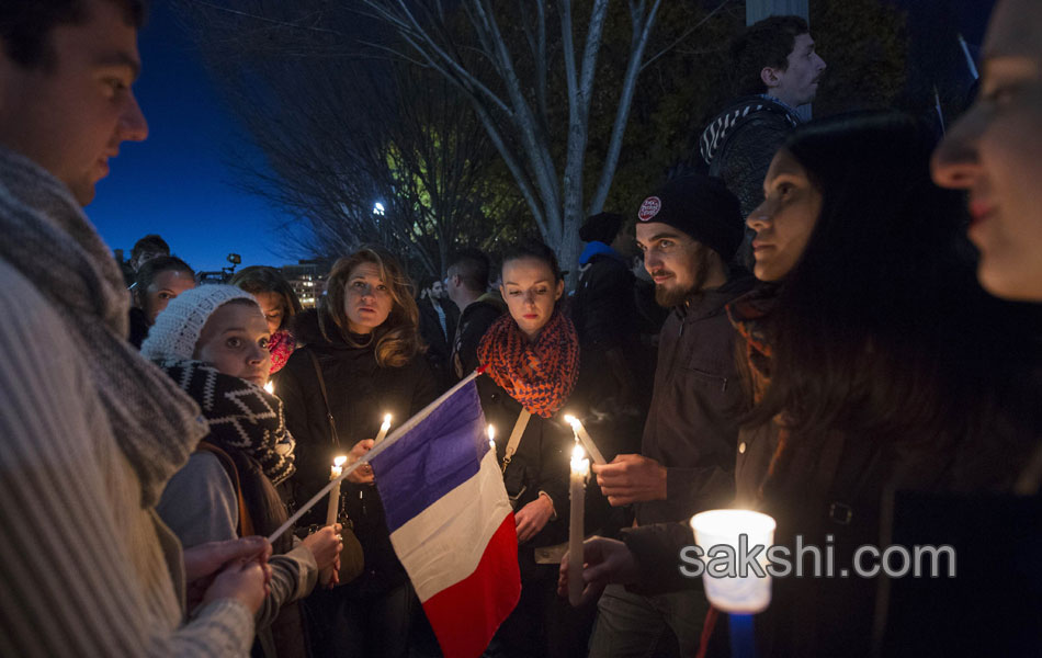 paris terror attacks people paying tribute18