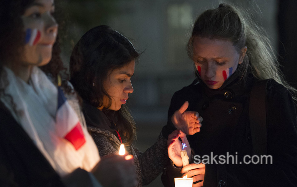 paris terror attacks people paying tribute20