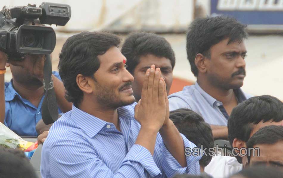 good response to ys jagan mohan reddy election campaign in warangal - Sakshi12