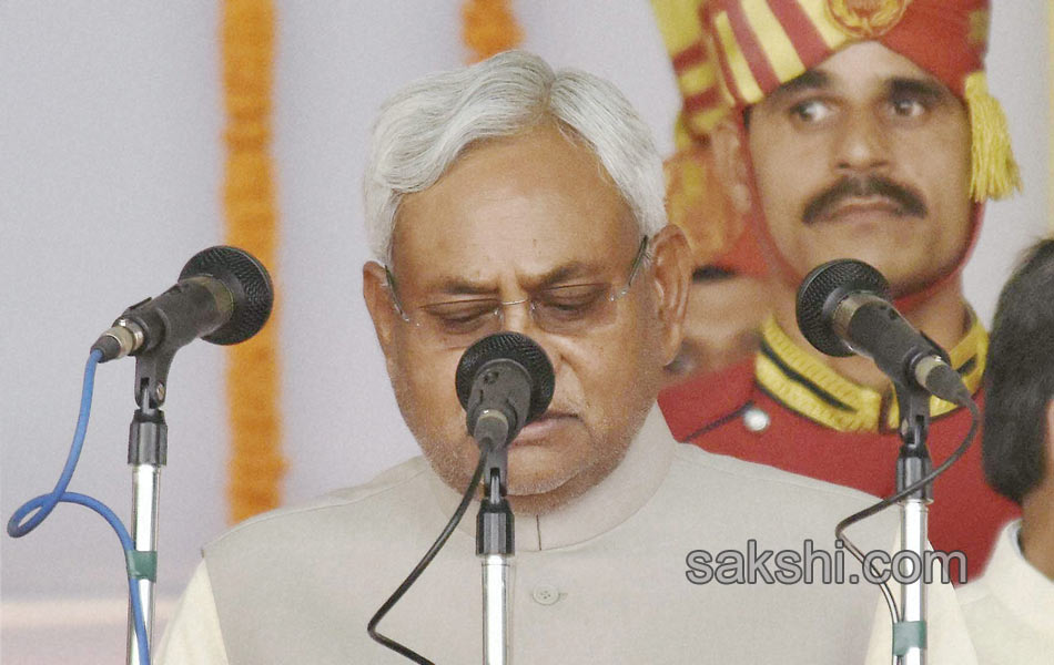 Nitish again takes oath as Bihar CM11