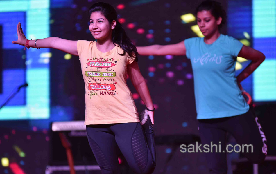 10k run in hyd necklace road - Sakshi9