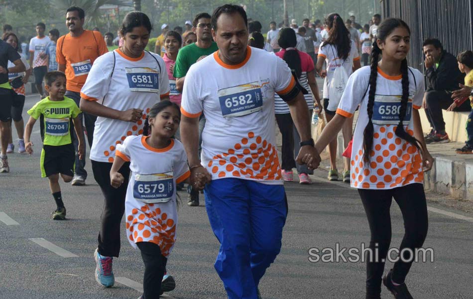 10k run in hyd necklace road - Sakshi12