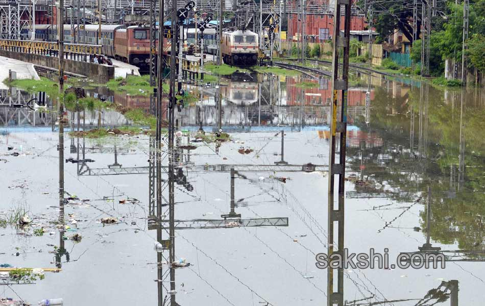 chennai submerged in rain water12