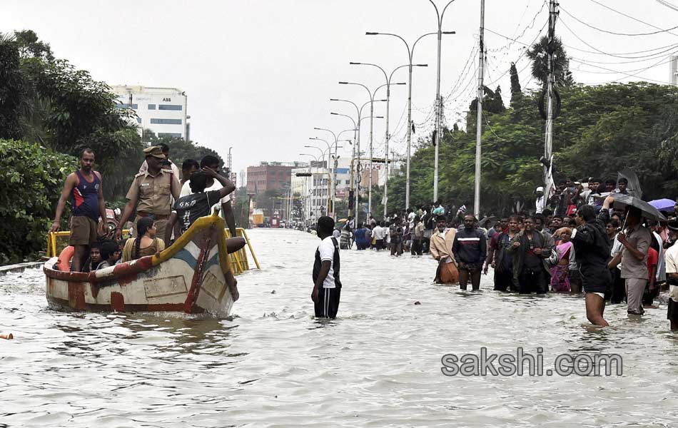 chennai submerged in rain water29