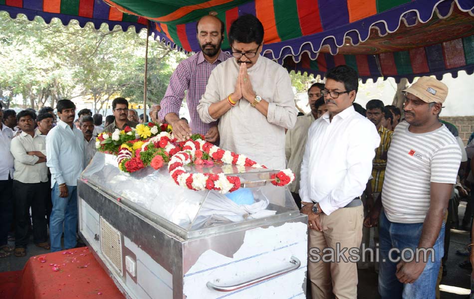 celebrity condolences to senior actor ranganat9