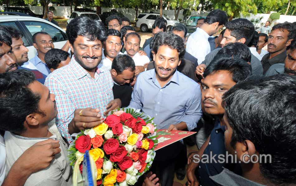 YS Jagan offers prayers at Pulivendula CSI Church - Sakshi1