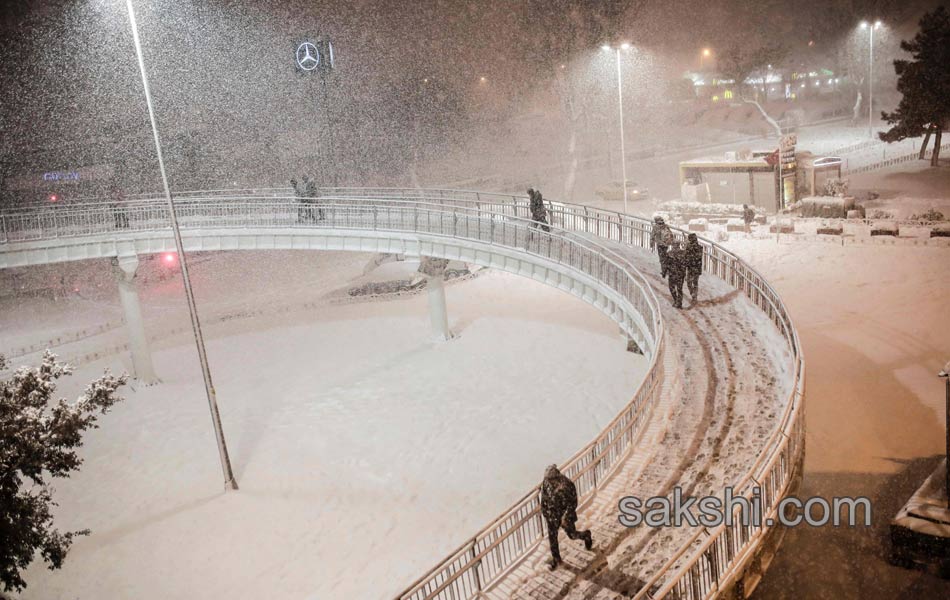 snow fall in istanbul - Sakshi15