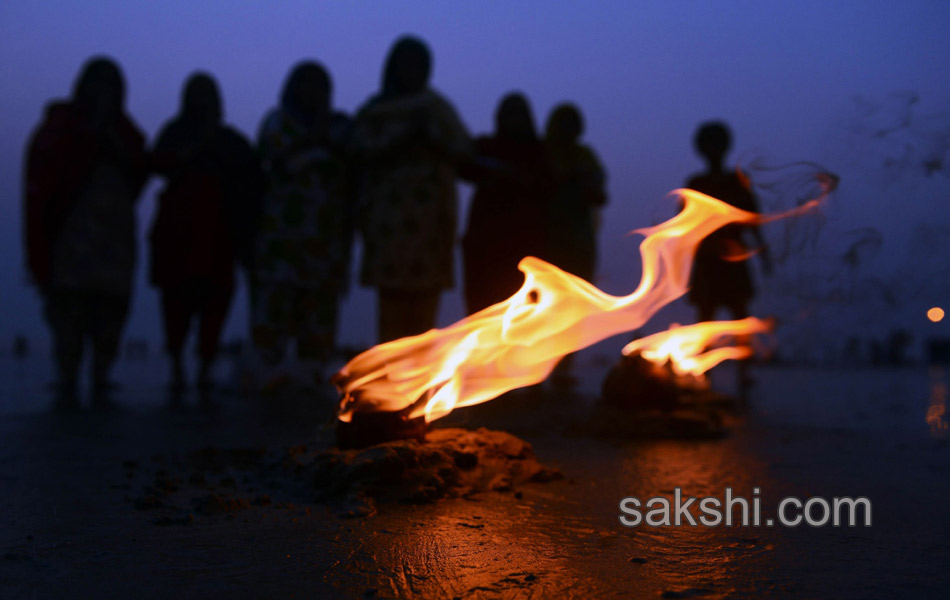 Holy dip in Gangasagar1