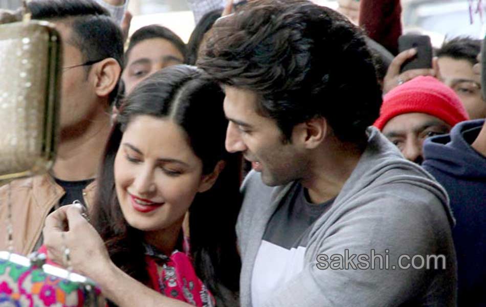 Katrina kaif and aditya roy kapoor go on shopping spree in delhi - Sakshi3