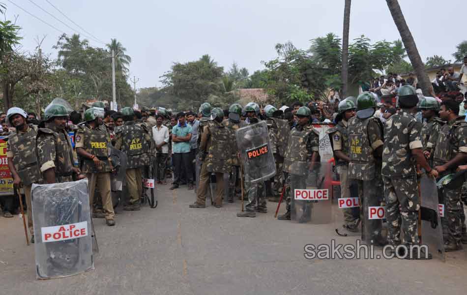 Mudragada ends fast after talks with Govt envoys - Sakshi3