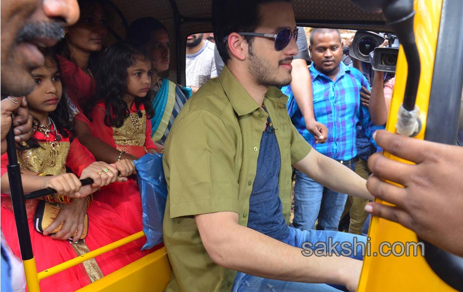 Akhil Akkineni at Khammam to Drive an Auto - Sakshi1