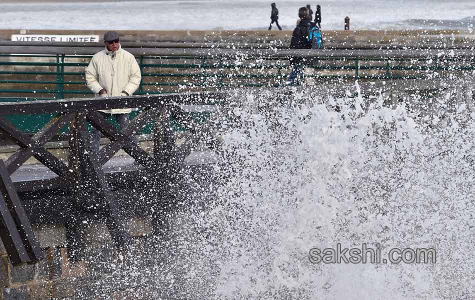 Waves crash near the Port6