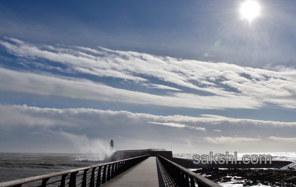 Waves crash near the Port17