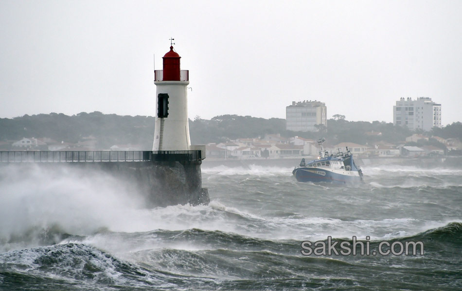 Waves crash near the Port25