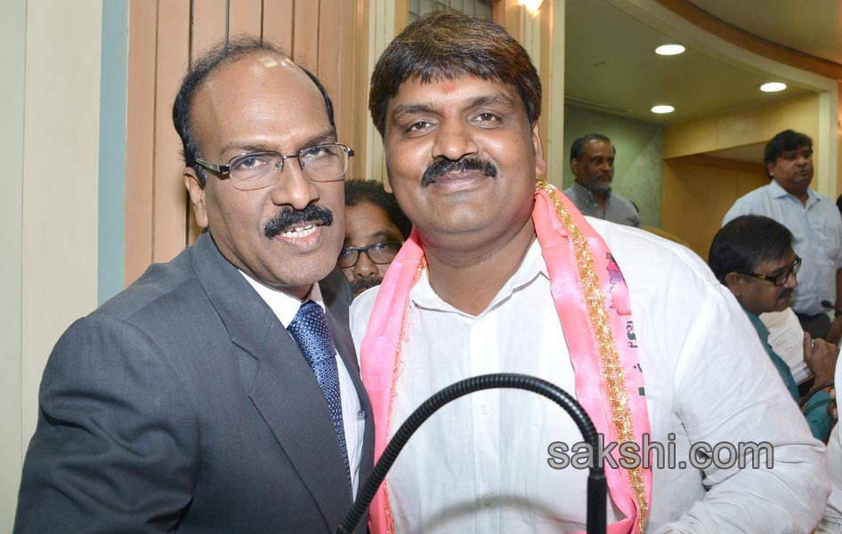 TRS leader B Rammohan elected GHMC Mayor16