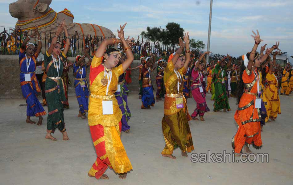 Lepakshi fete off to a colourful start2