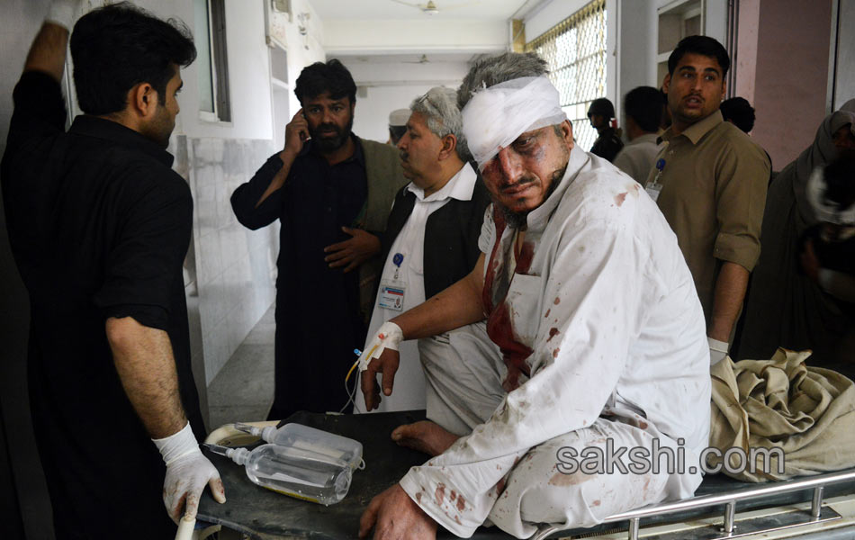 bomb blast in Peshawar2