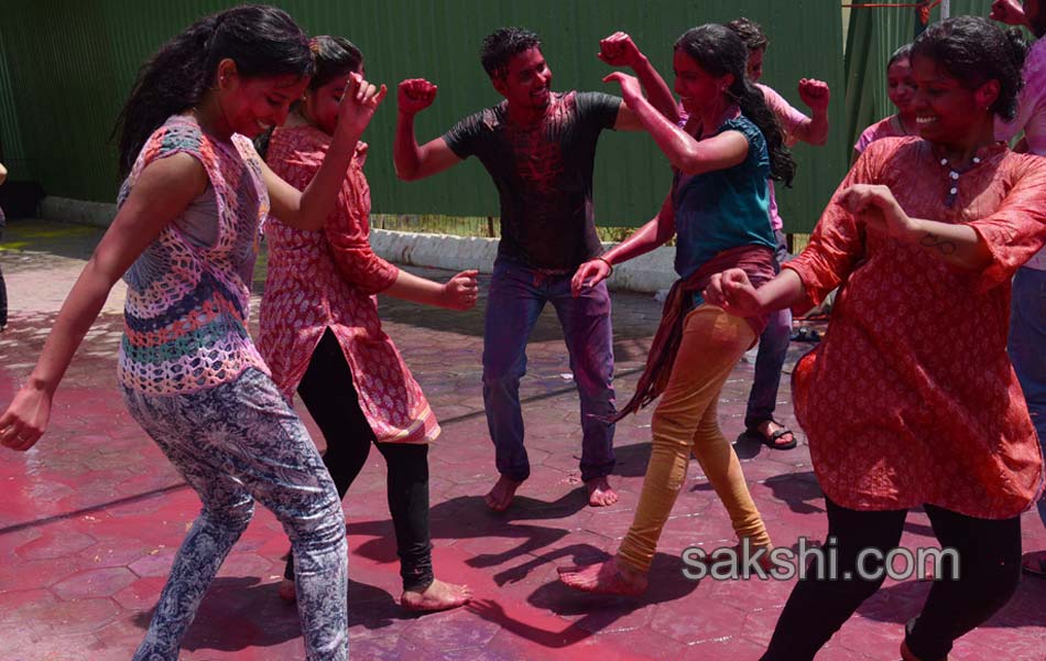 Places you must visit to witness the best Holi celebrations1