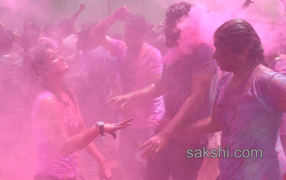 Places you must visit to witness the best Holi celebrations6