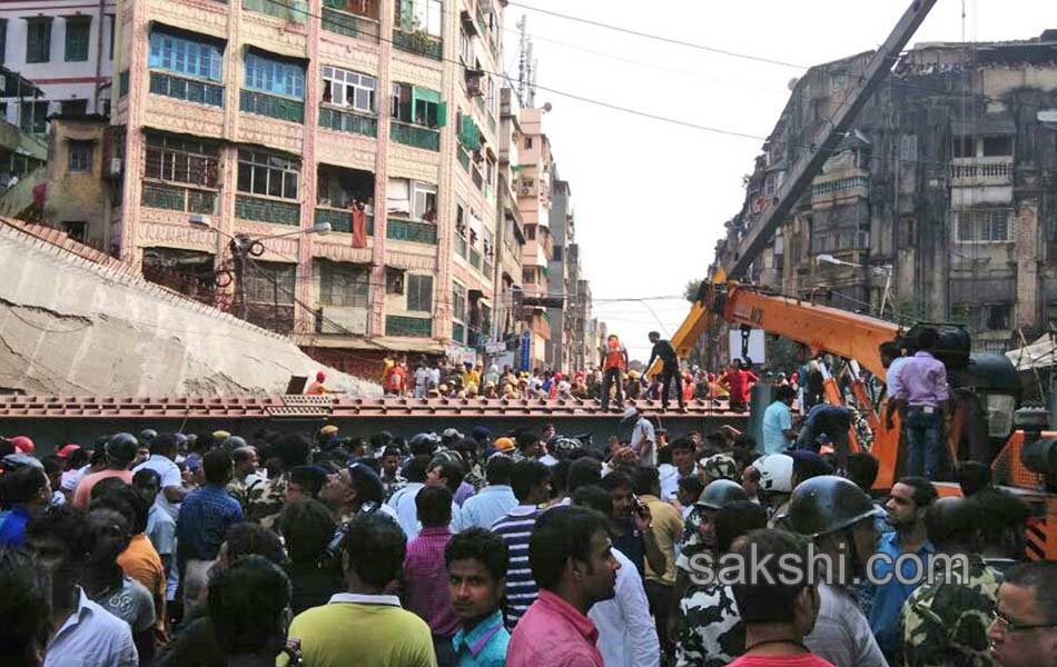 flyover collapsed in kolcutta21