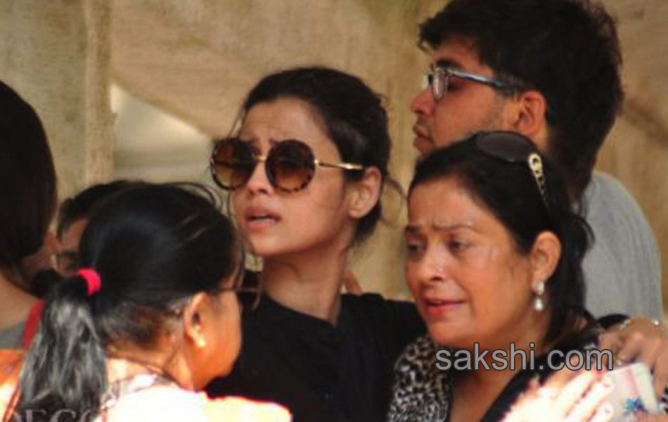 Television actors family bid adieu to Pratyusha19