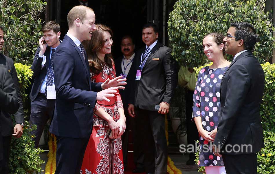 In Mumbai Kate Middleton Plays Cricket With Sachin9